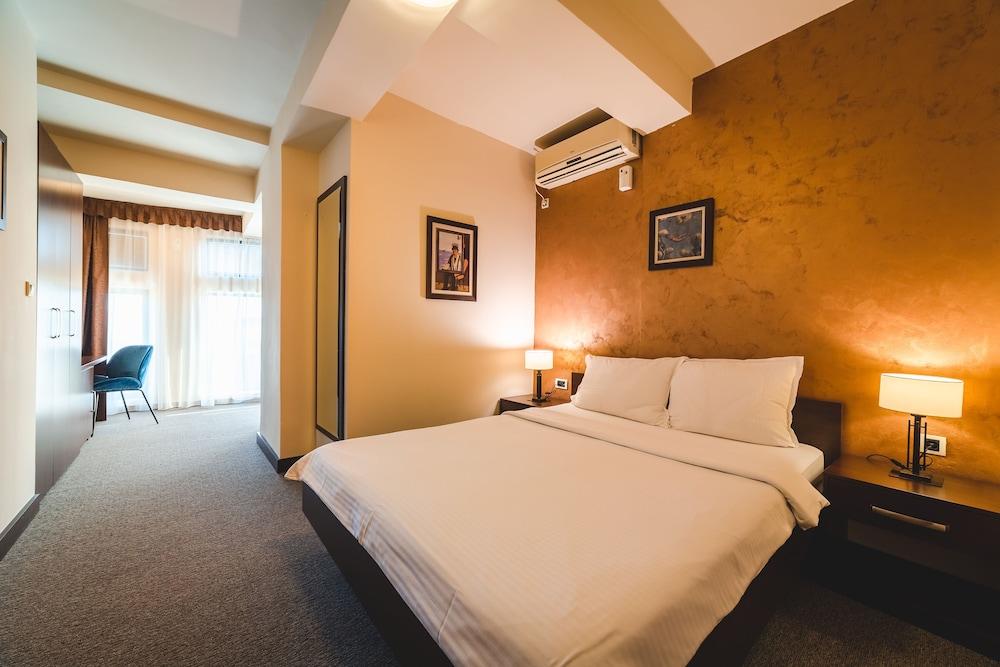 HOTEL KETO — 10