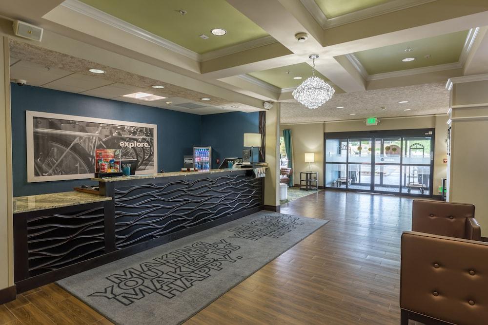 Hampton Inn Eugene — 8