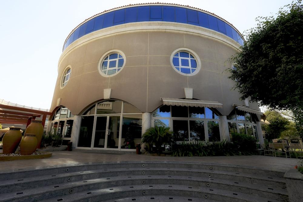 Sharjah Premiere Hotel And Resort — 1