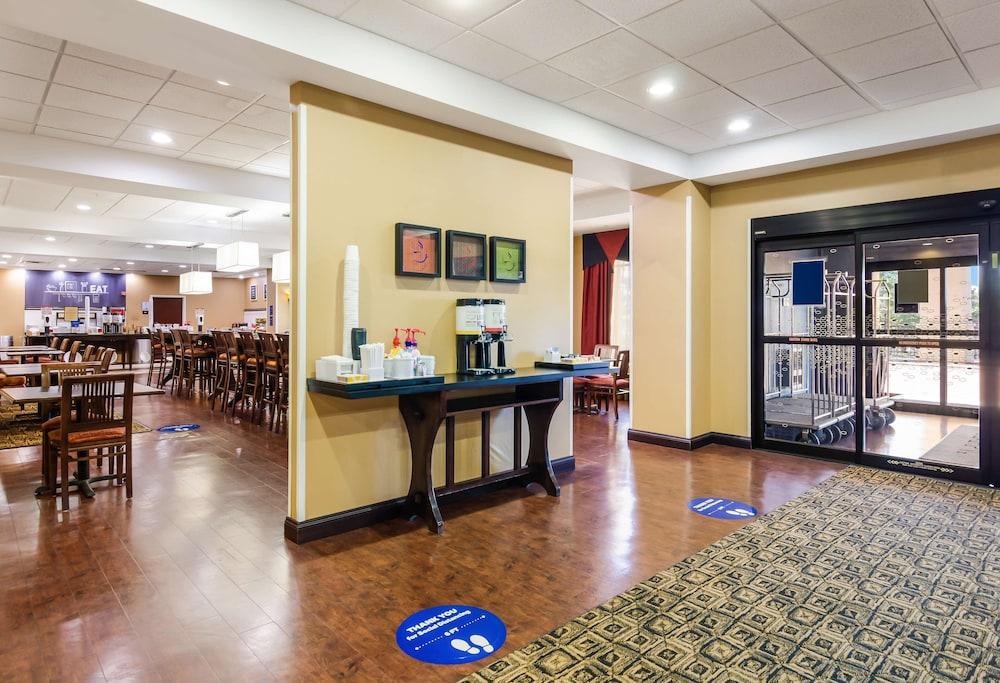 Hampton Inn Galax — 5