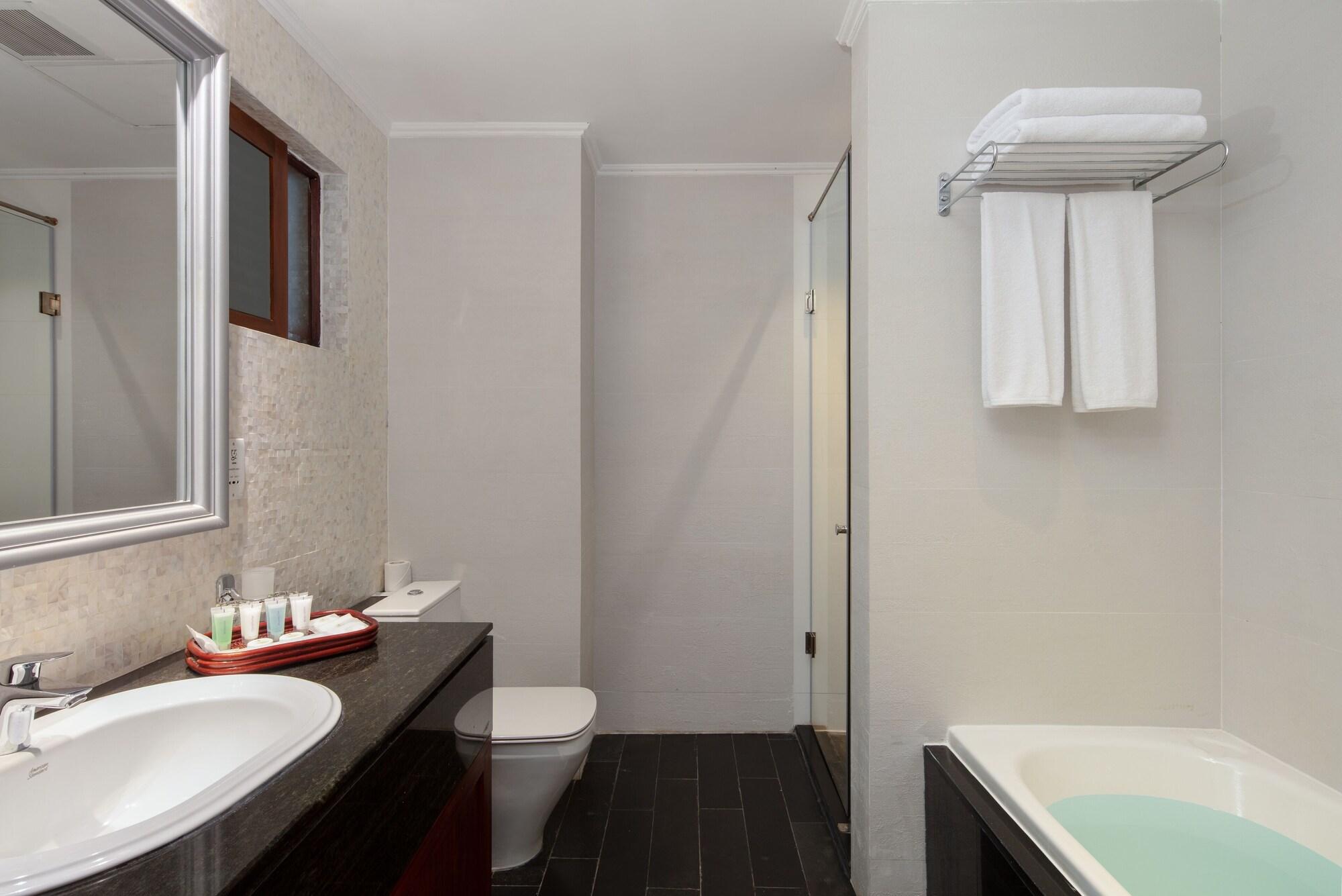 Earls Regency Hotel 90888 — 9