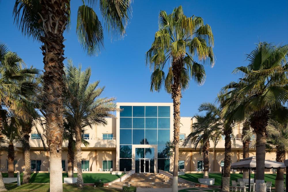 Metropolitan Al Mafraq Hotel — 2