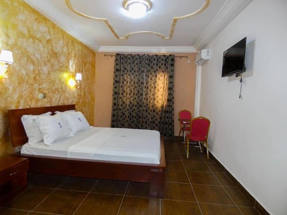 Hotel Le Chateau — 7