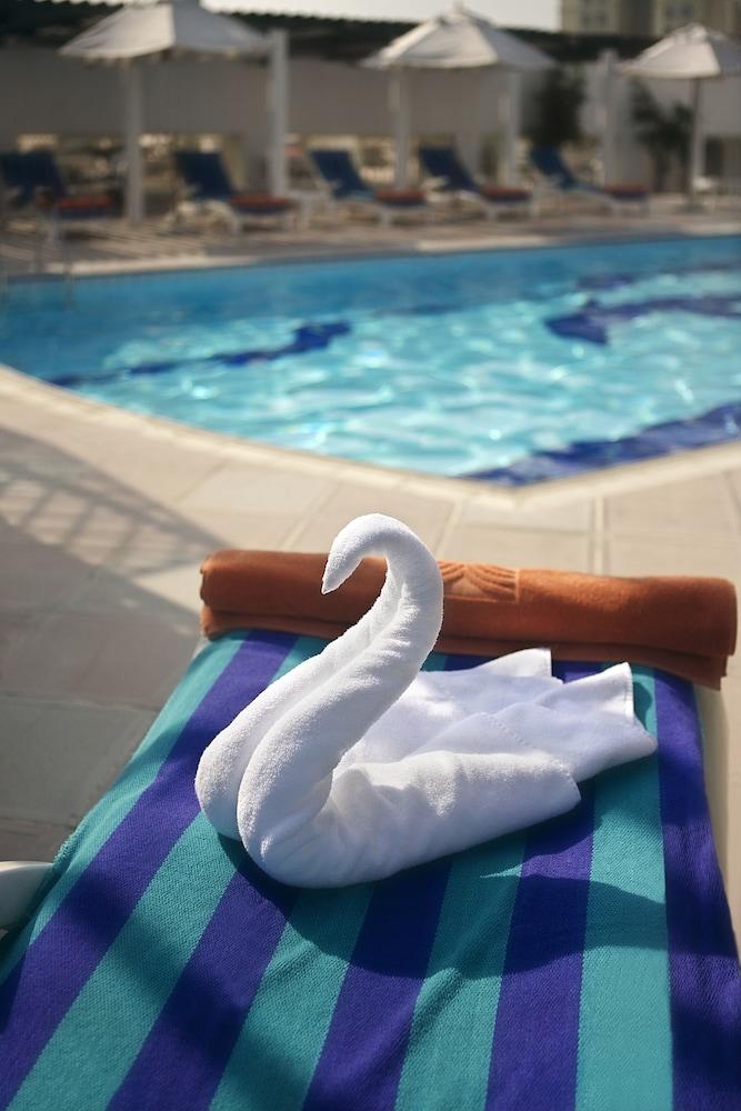 Jumeira Rotana Hotel — 9