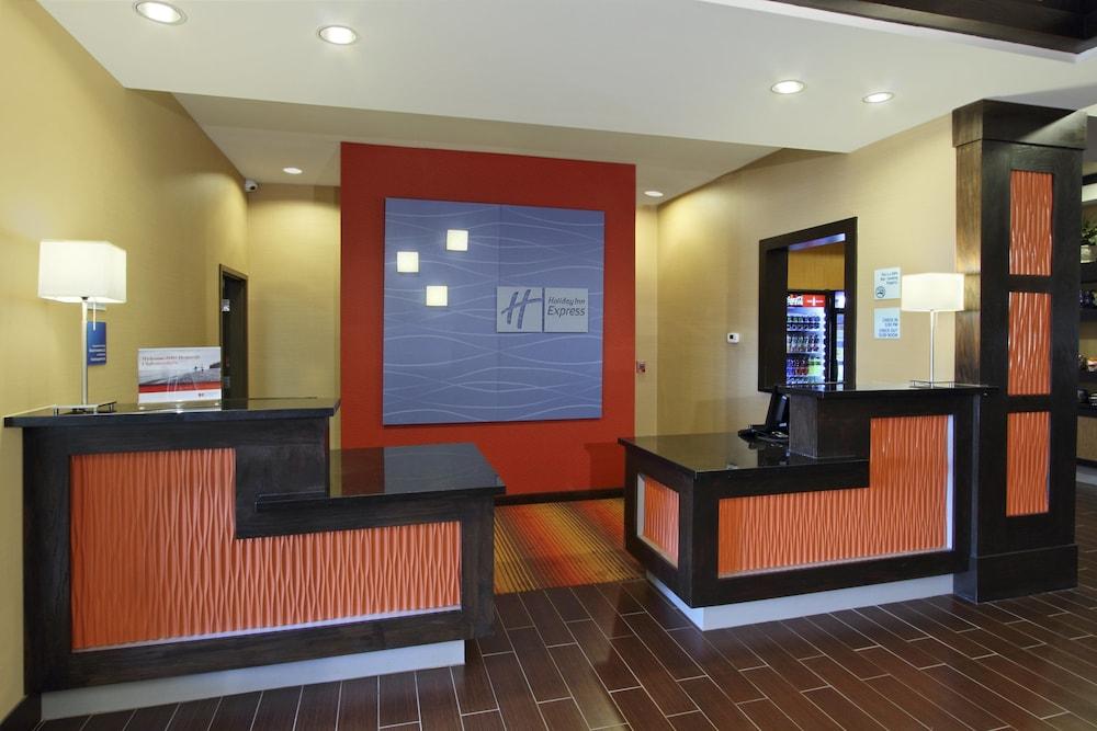 Holiday Inn Express and Suites Houston East Baytown — 7