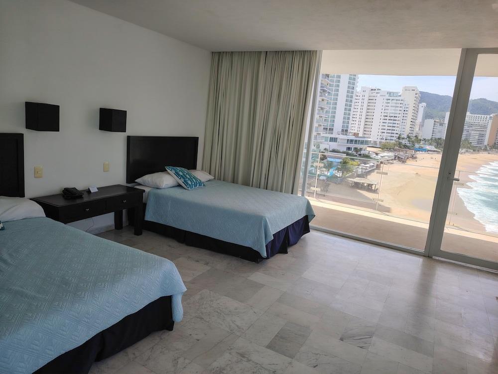 El Presidente Acapulco — 10