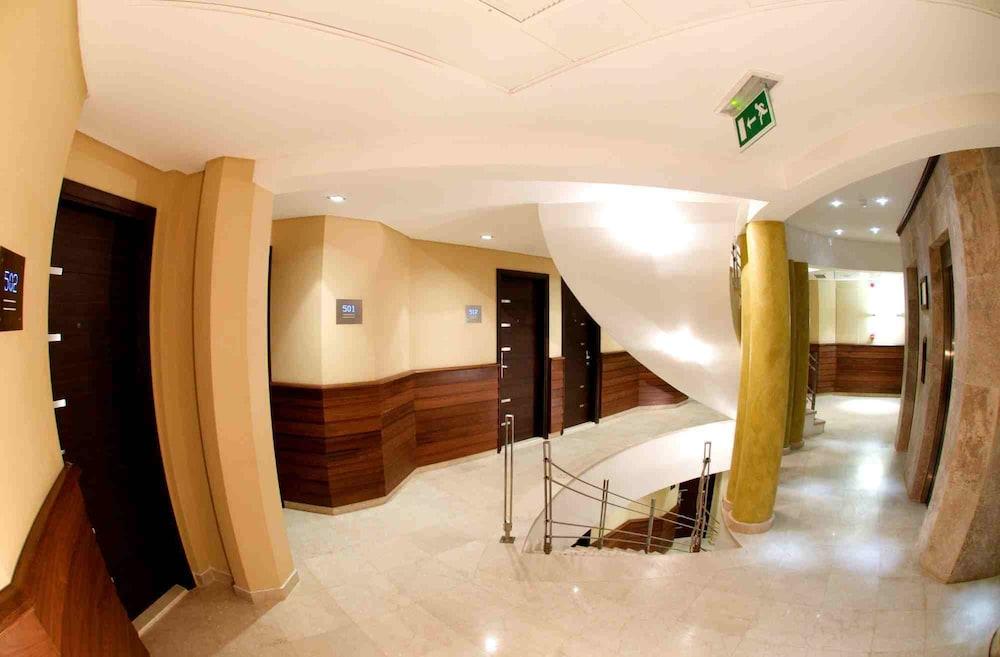 The Avenue Suites 1142338 — 2