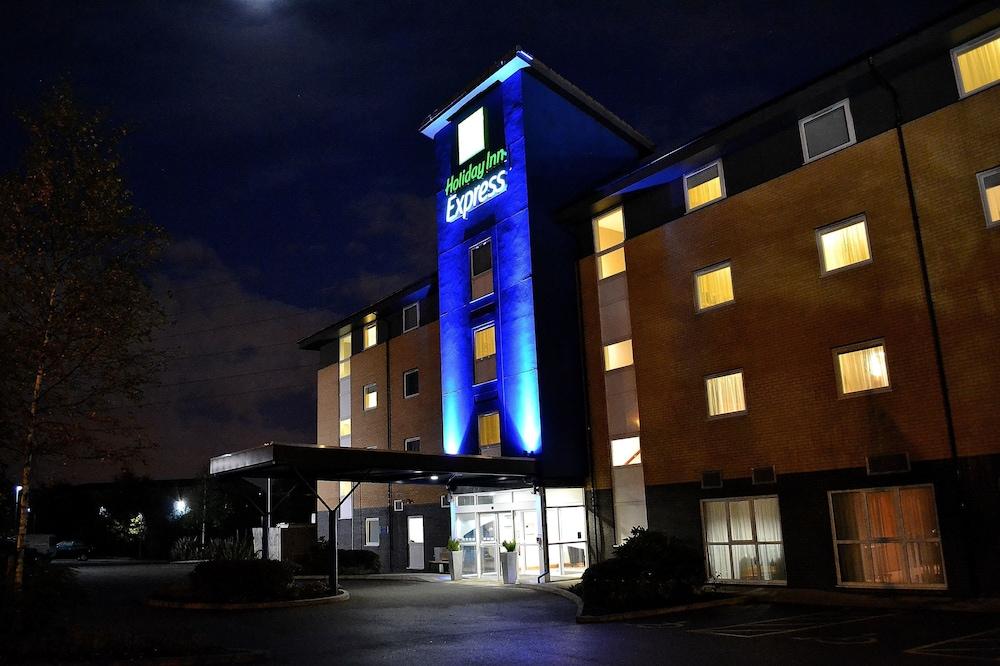 Holiday Inn Express Birmingham - Star City — 3