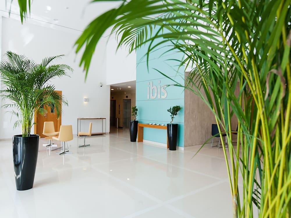 Ibis Abu Dhabi Gate Hotel — 9