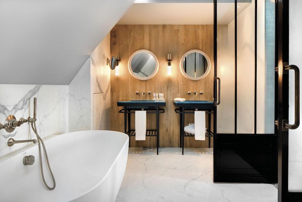 Le Demeure Montaigne 7184 — 7