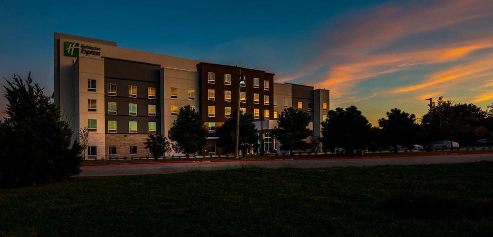 Holiday Inn Express & Suites Garland E - Lake Hubbard I30 — 2