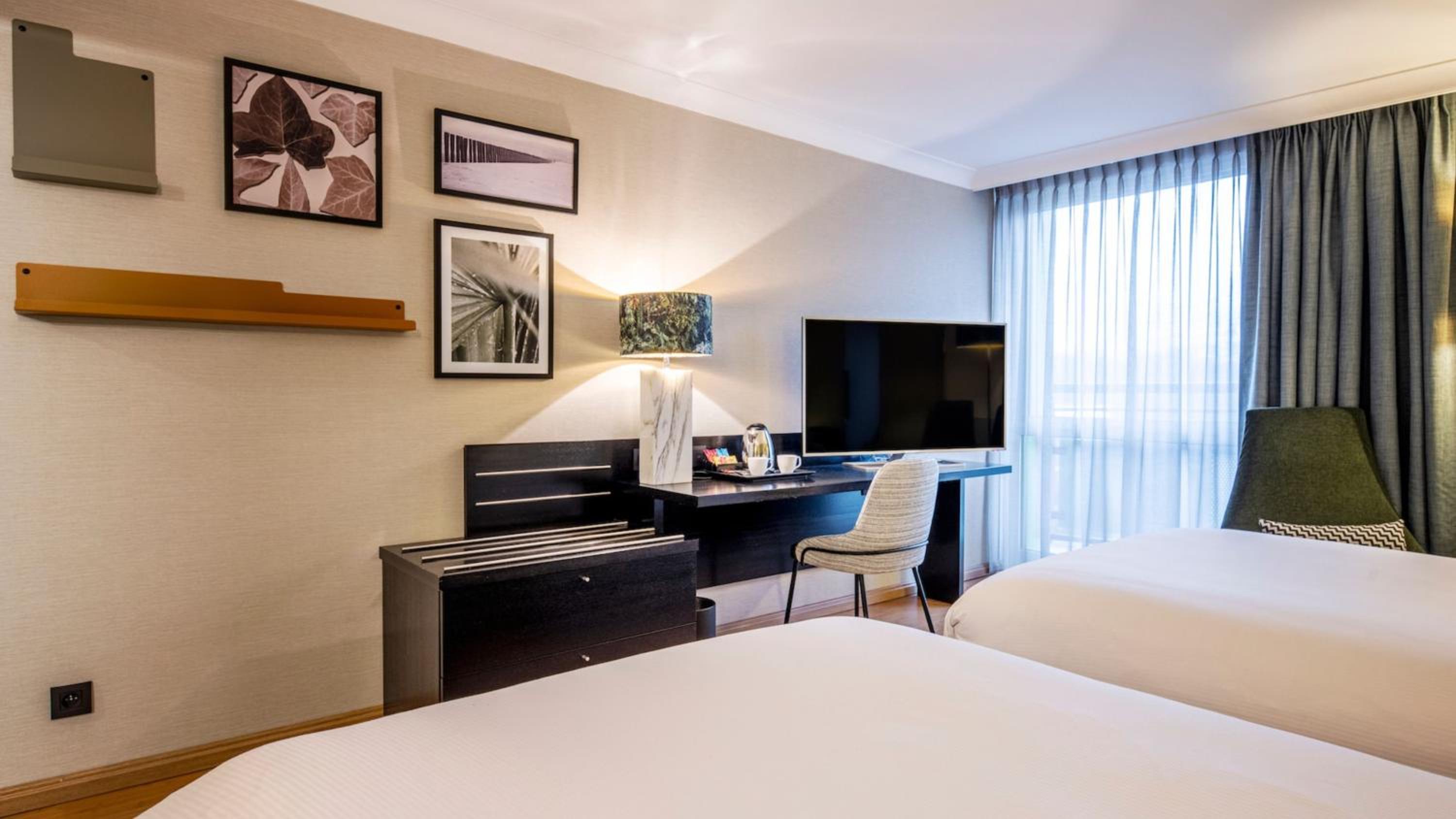 HOLIDAY INN AIRPORT BRUSSELS — 9