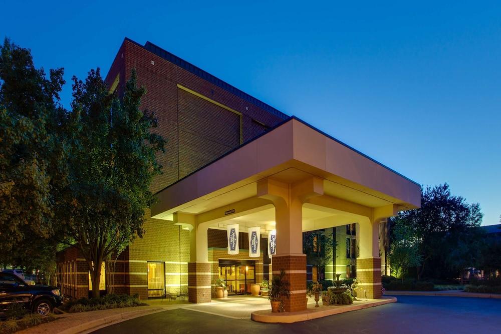 Hampton Inn Richmond West — 6