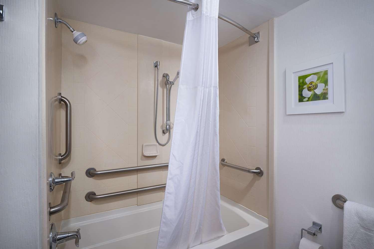 Hampton Inn Goldsboro — 3