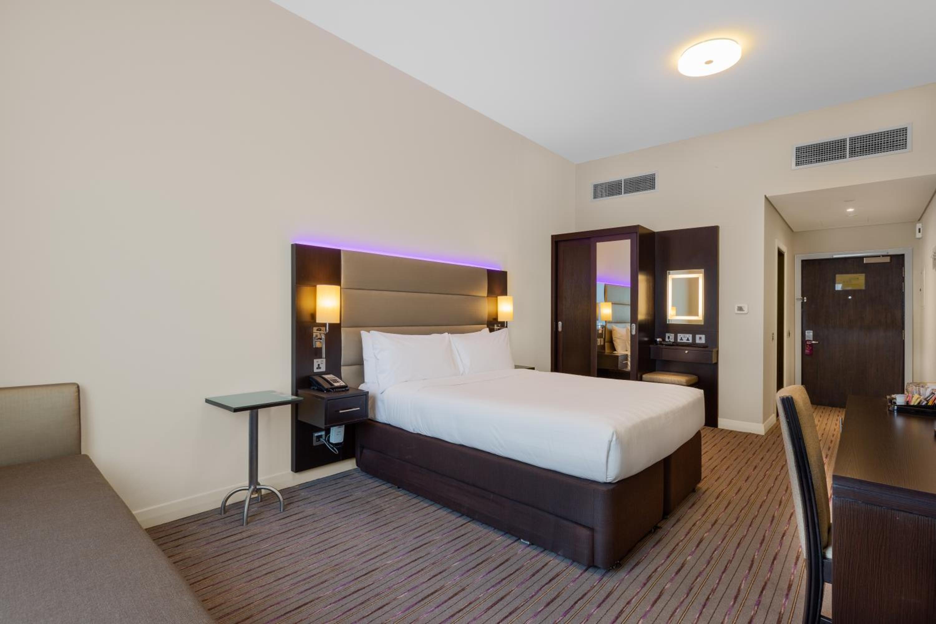 Premier Inn Dubai Ibn Battuta Mall — 10