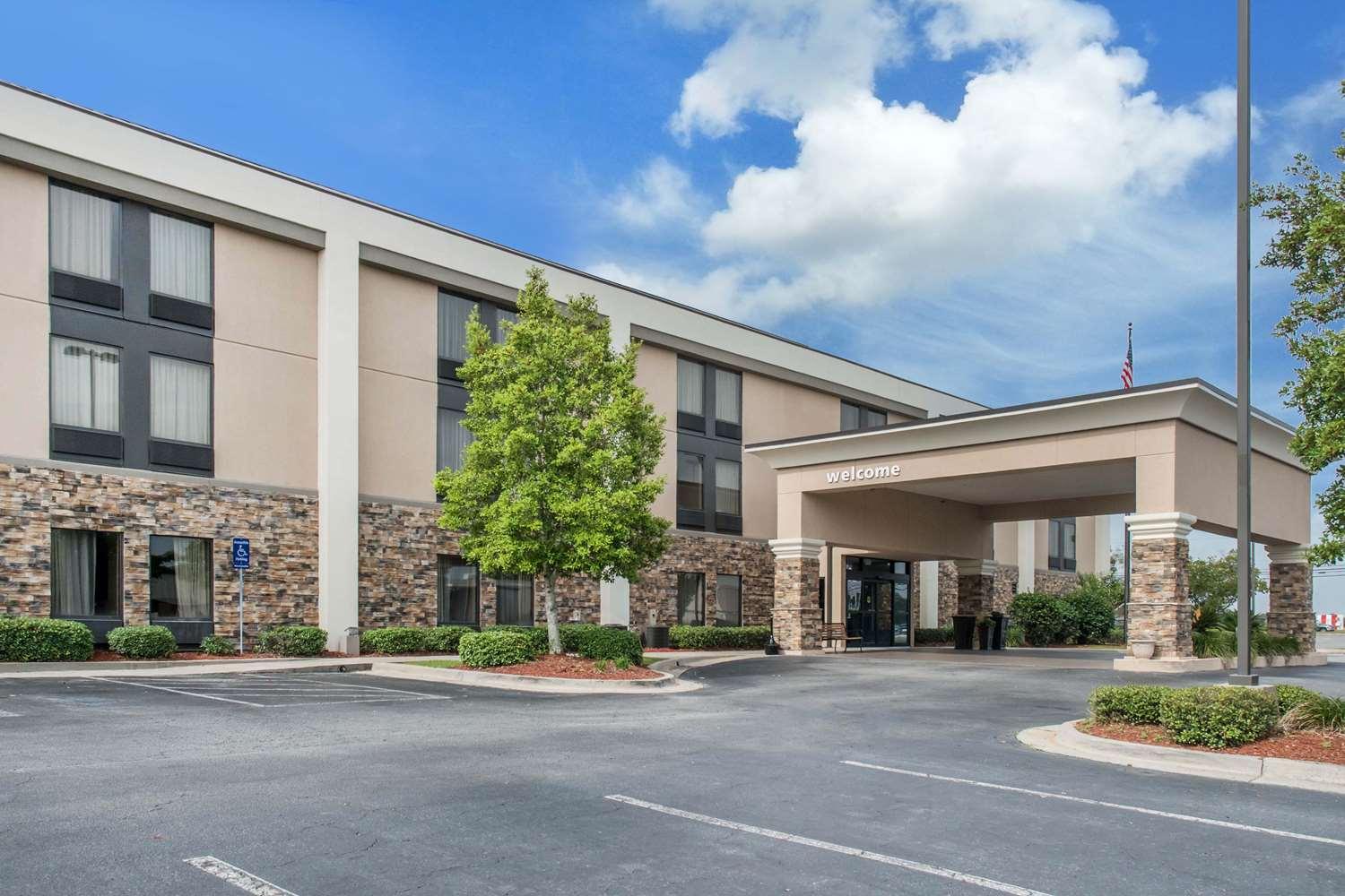 Hampton Inn Douglas — 1