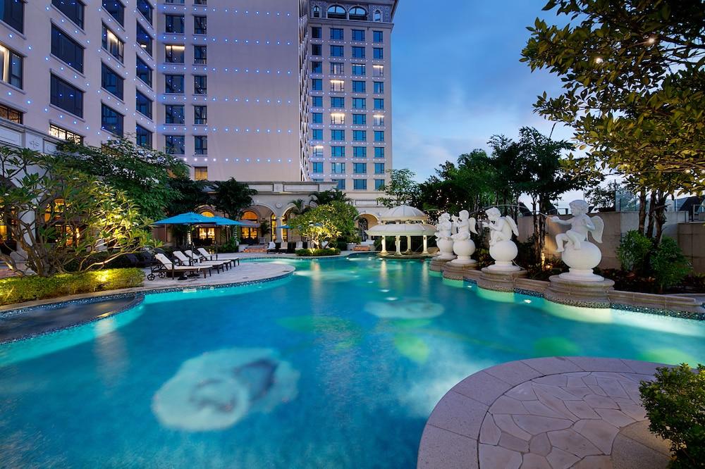 Sofitel Macau at Ponte 16 — 2