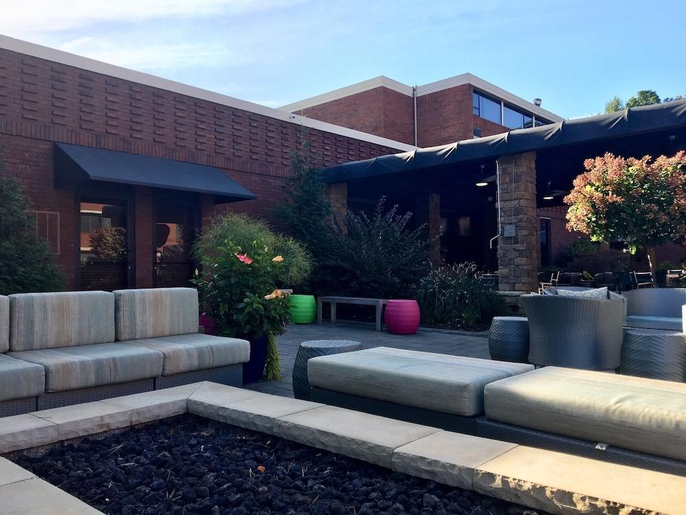 DoubleTree by Hilton Akron Fairlawn — 4