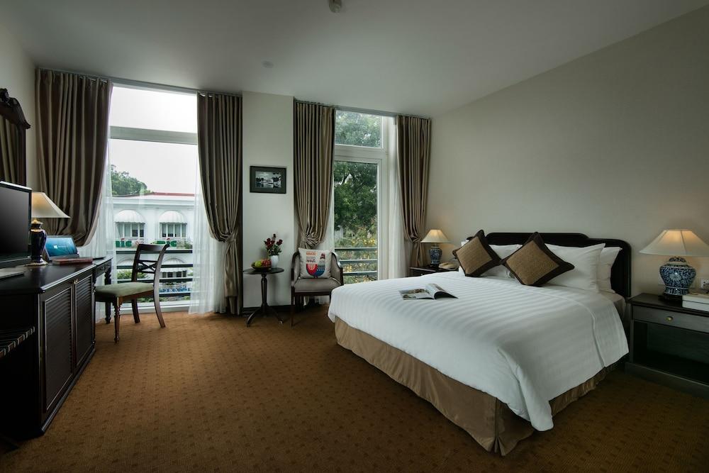 Zephyr Suites Boutique Hotel — 5