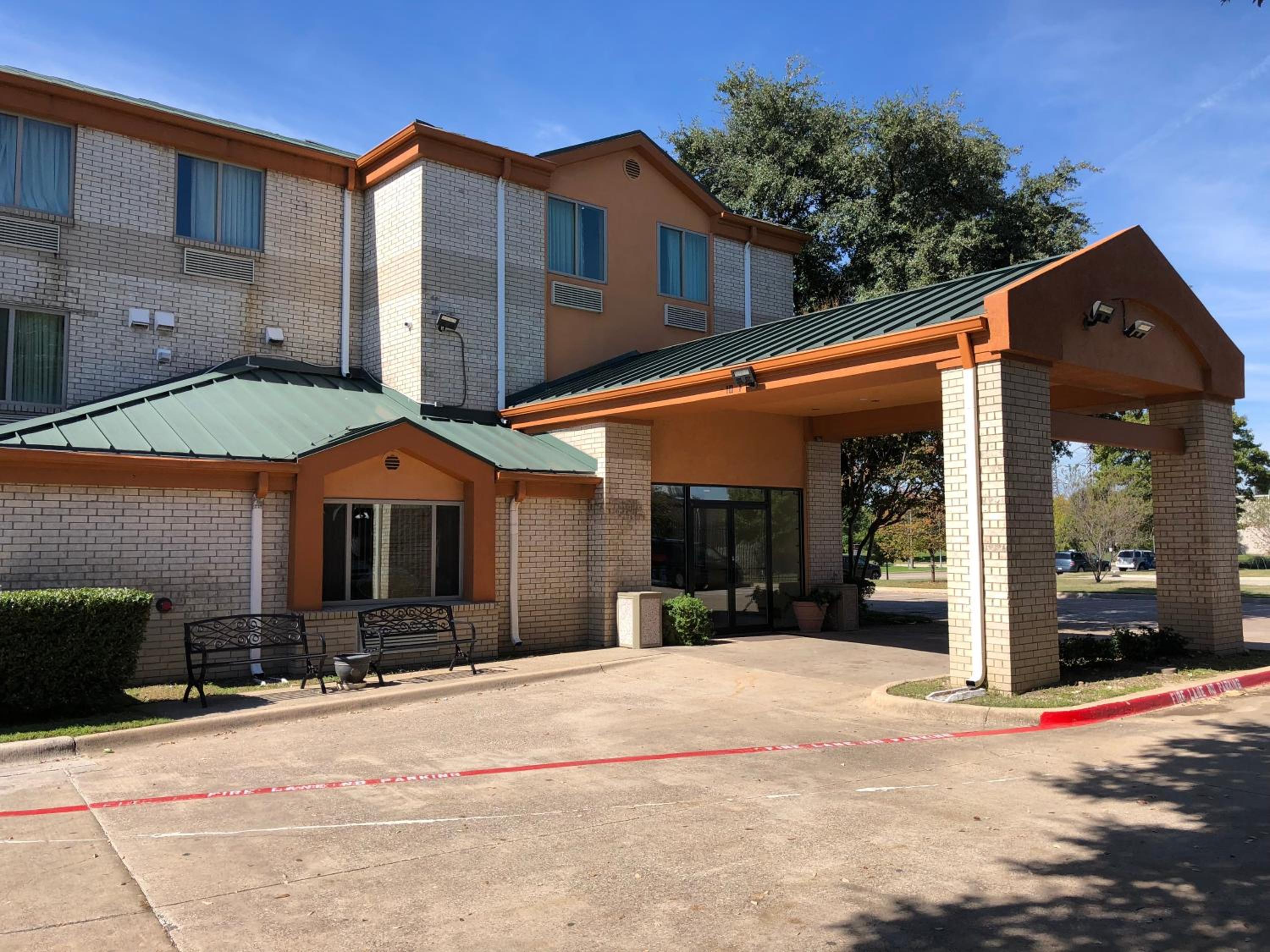 Americas Best Value Inn Addison Dallas — 4