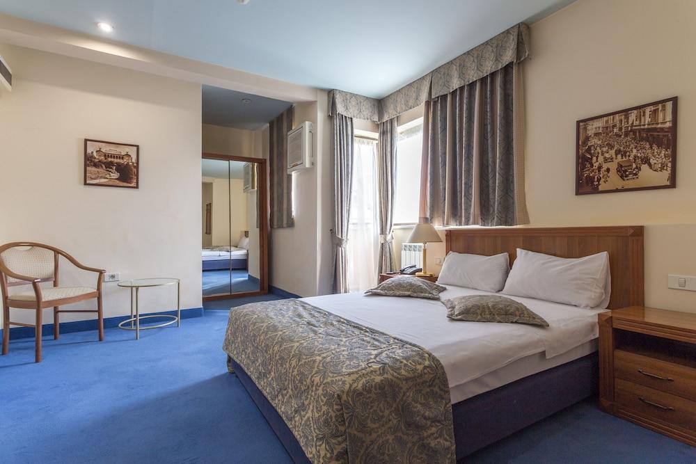 OPERA HOTEL 93196 — 8