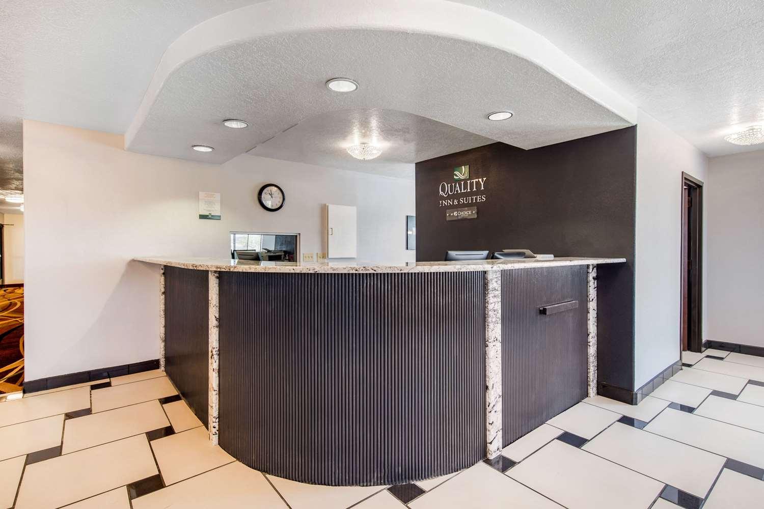 Quality Inn & Suites Albuquerque North Near Balloon Fiesta Park — 4