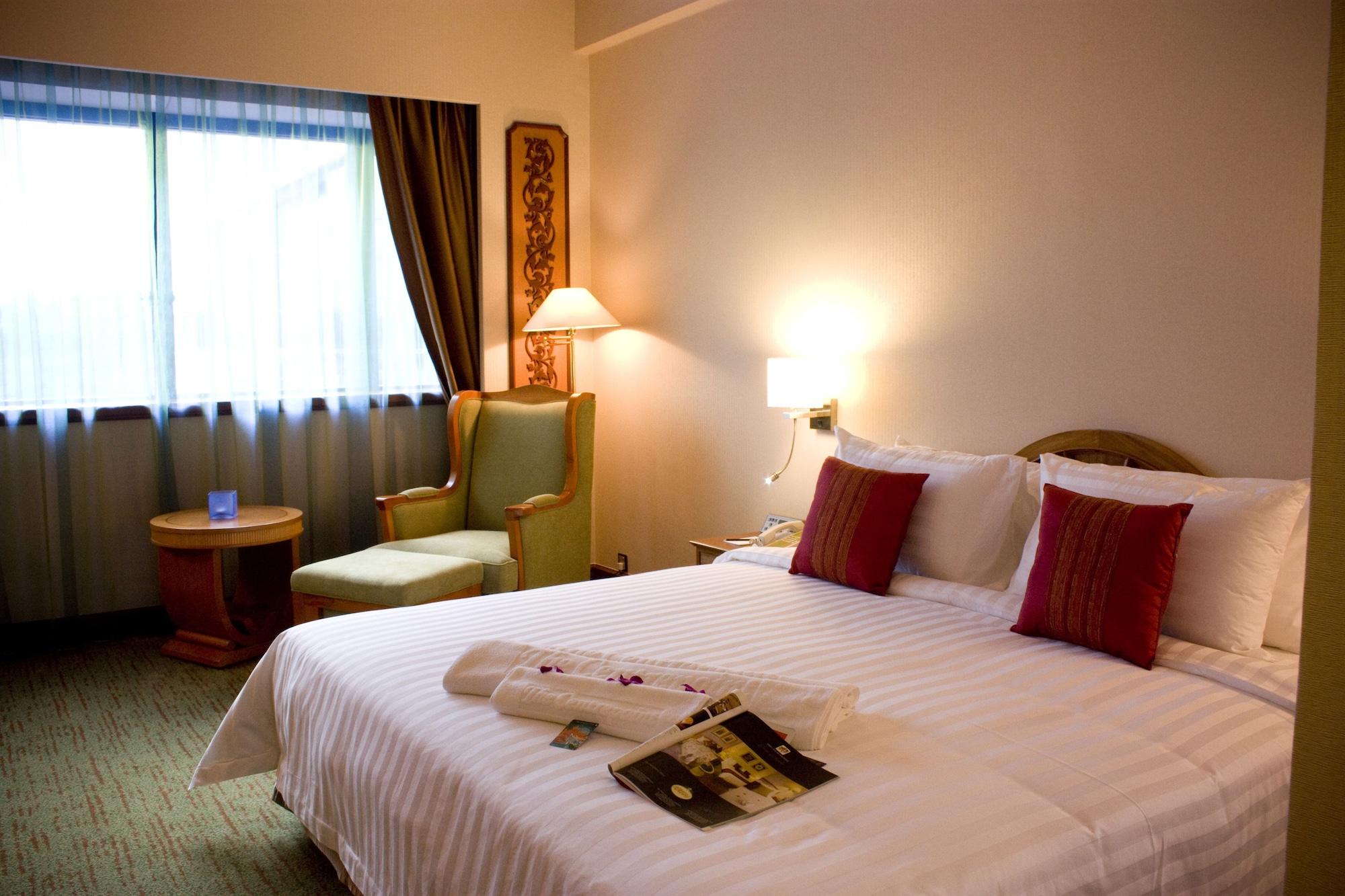 THE CENTREPOINT HOTEL(MB) — 6