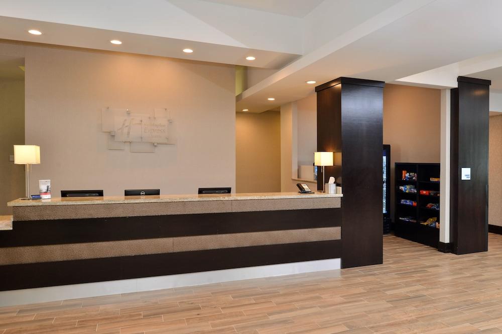 Holiday Inn Express and Suites Austin South — 5