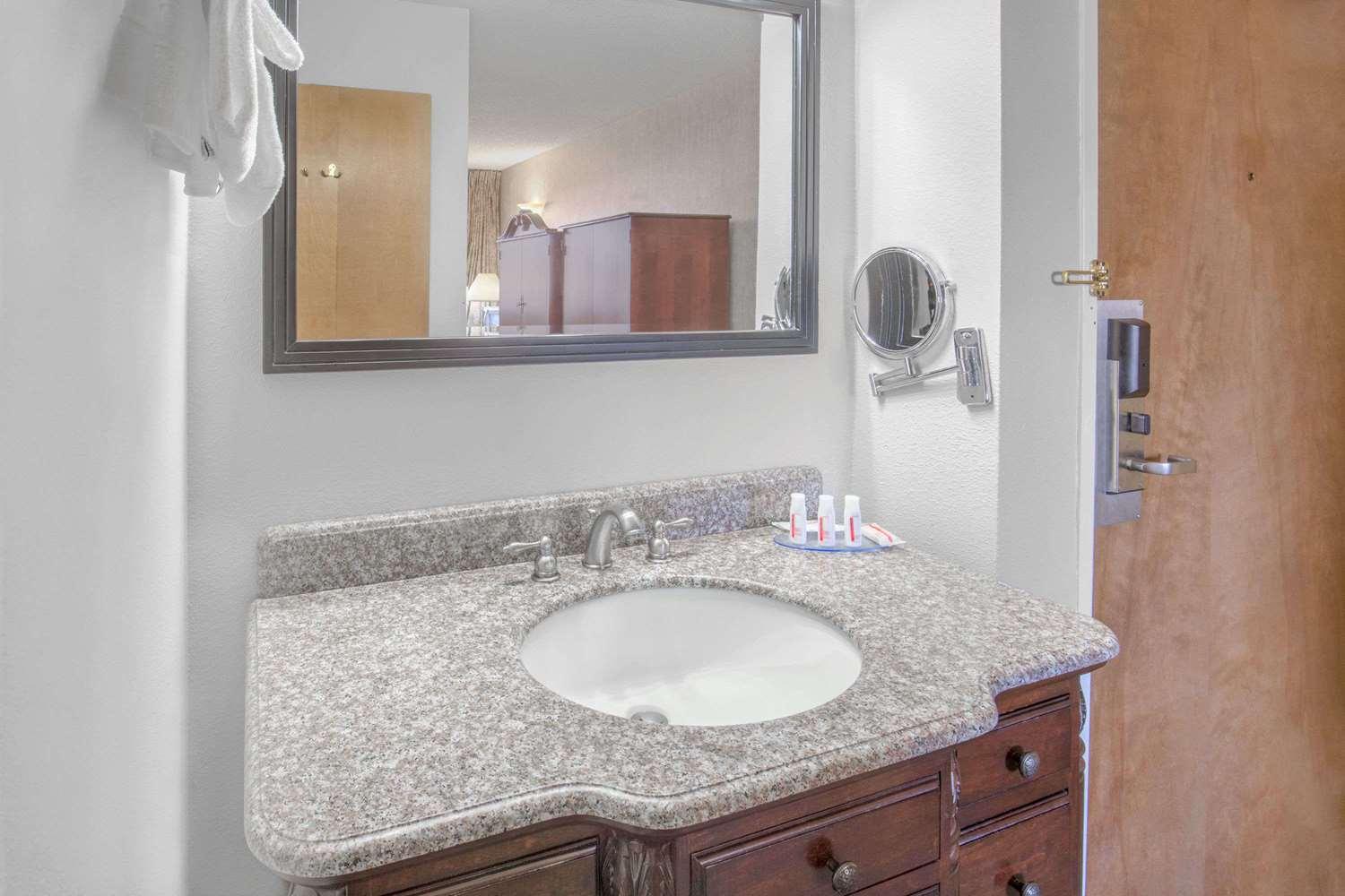 Days Inn by Wyndham Eureka CA — 2