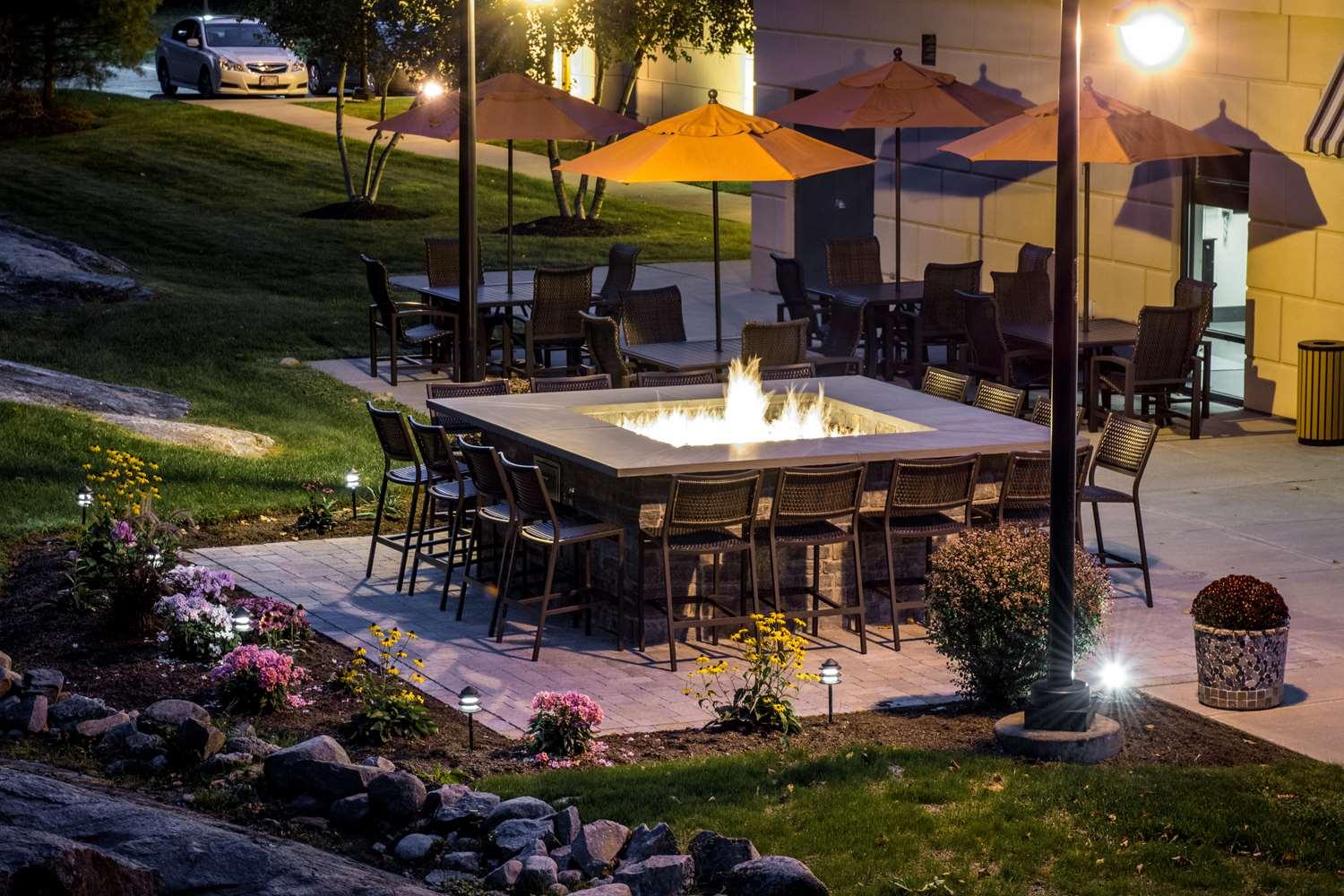 Hampton Inn Suites Lake George — 10