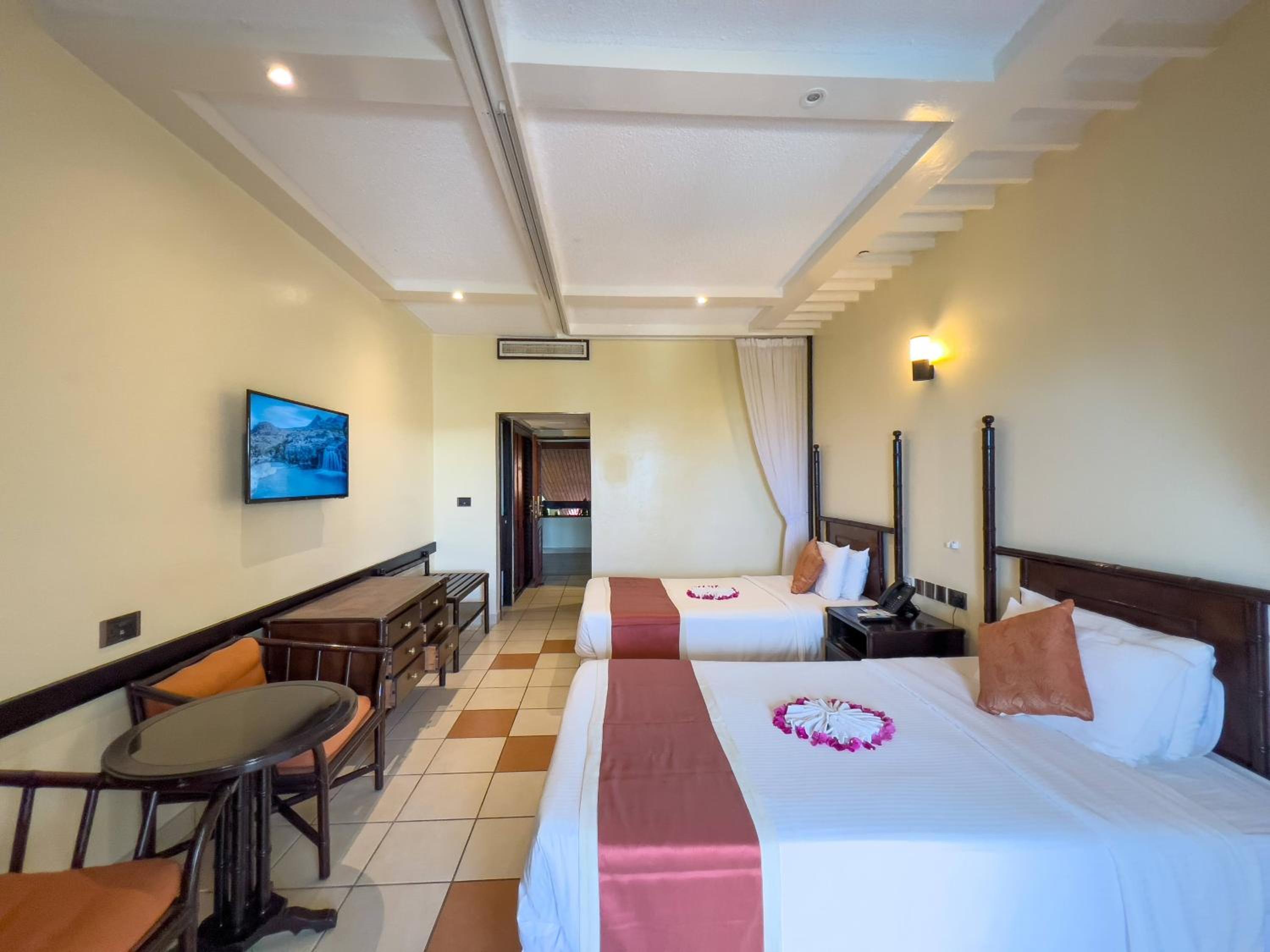 Mombasa Continental Resort 1024928 — 2