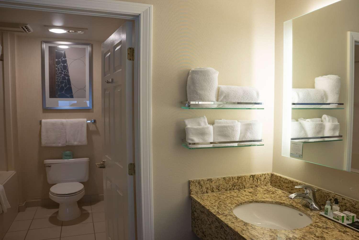 Hawthorn Suites by Wyndham Erie — 6