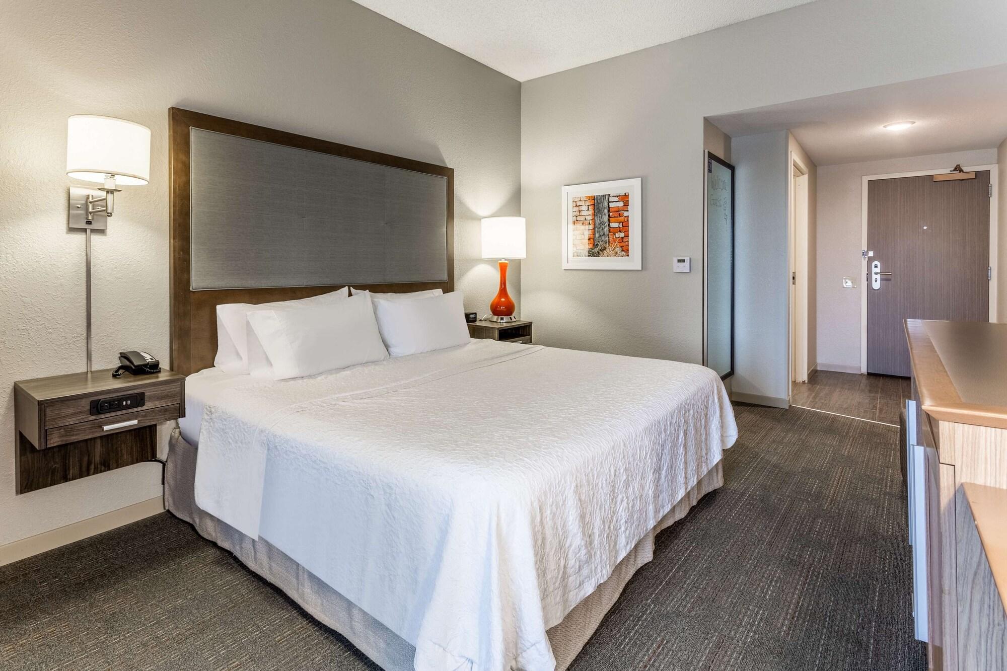Hampton Inn Eau Claire — 7