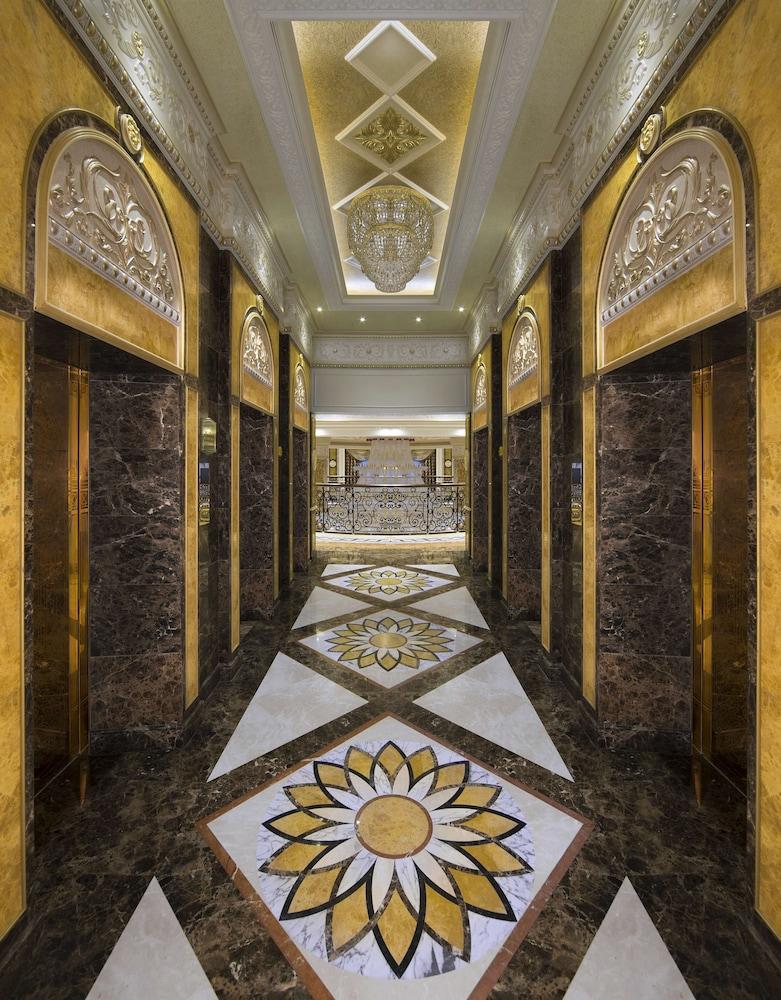 Royal Rose Abu Dhabi, a Curio Collection by Hilton Affiliated Hotel — 4