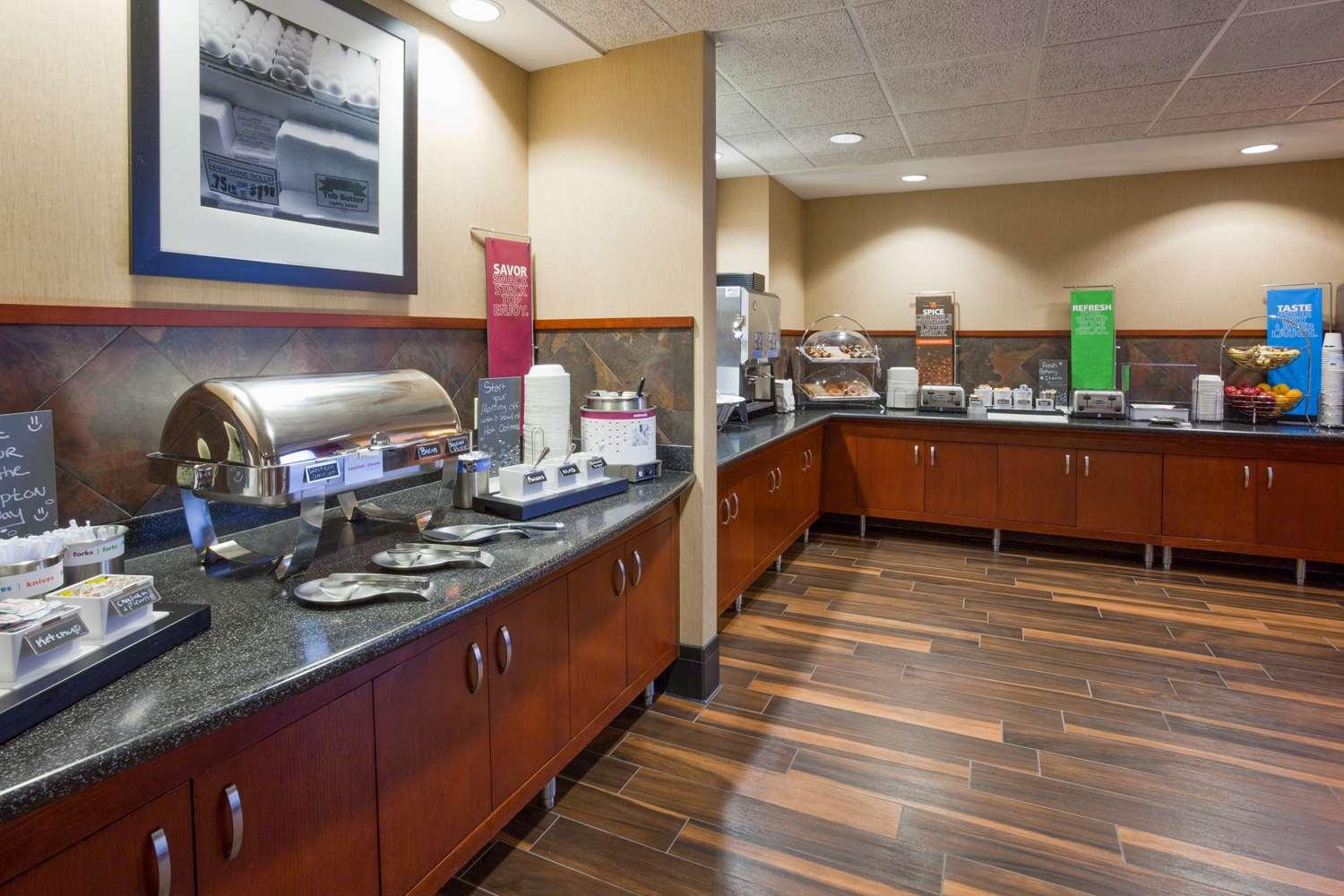 Hampton Inn & Suites Lino Lakes — 8