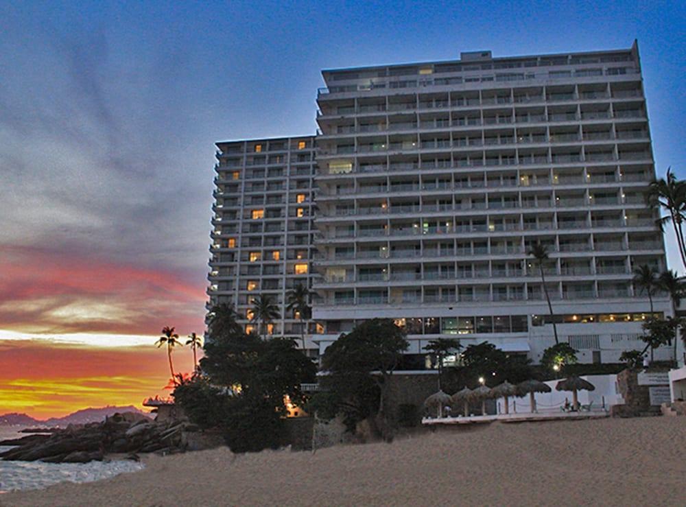 El Presidente Acapulco — 1