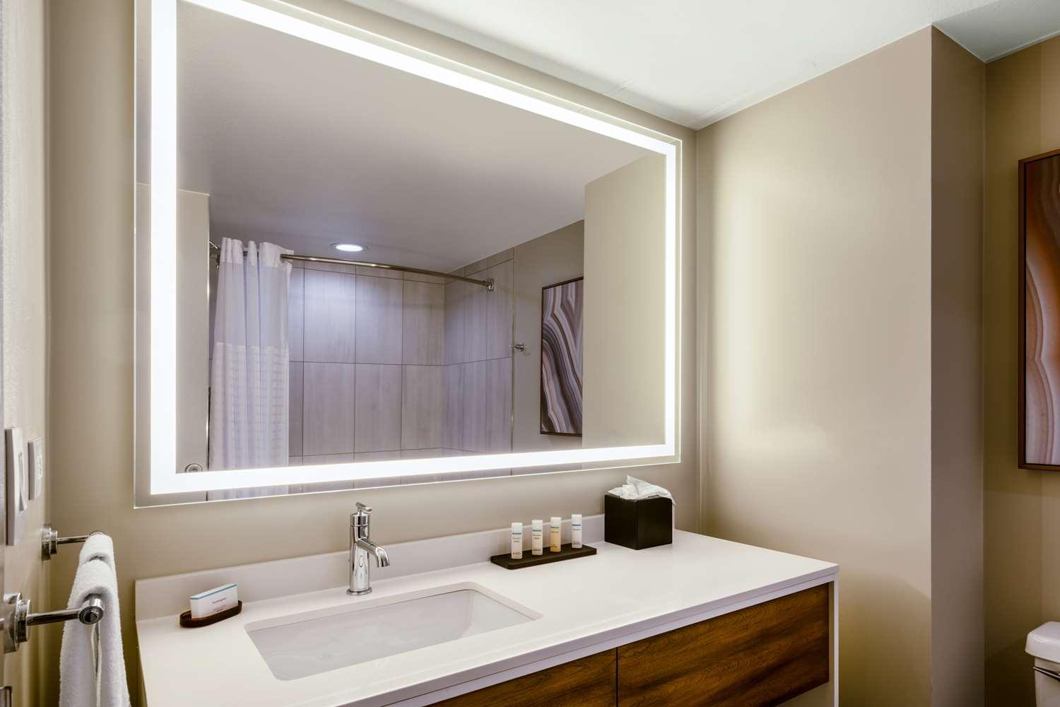 Embassy Suites by Hilton Albuquerque — 2