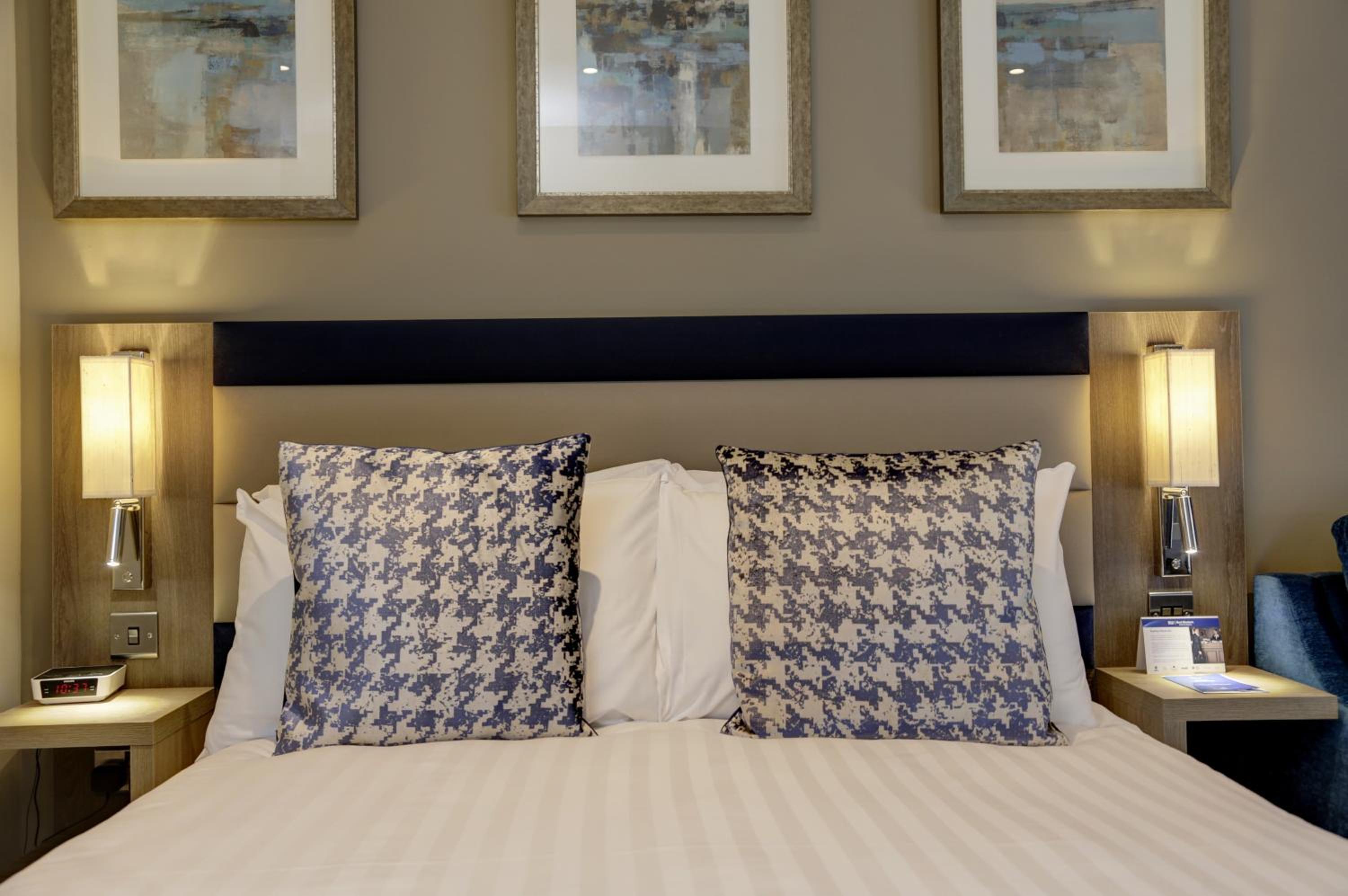 ARYANA HOTEL — 3