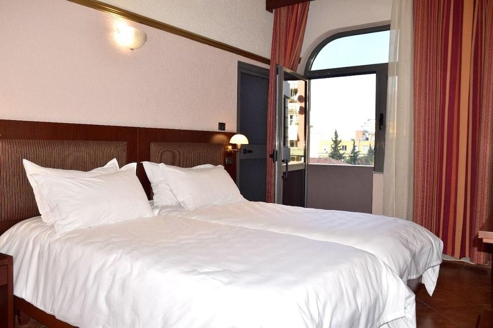 ELYSEE HOTEL — 8