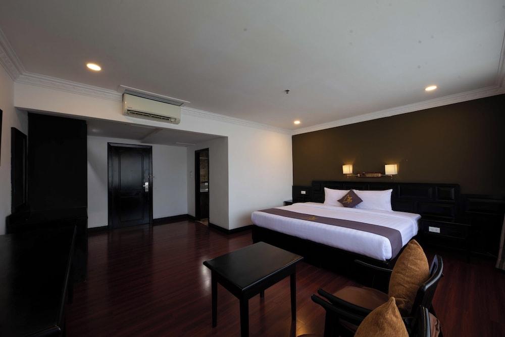 Azumaya Hotel Phnom Penh — 10
