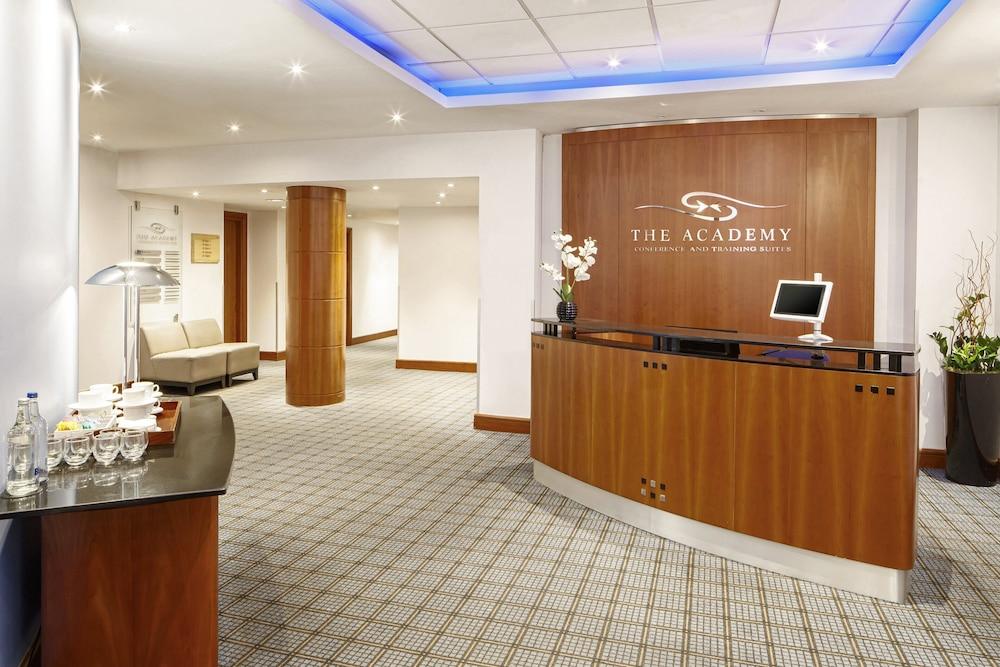 HOLIDAY INN BASINGSTOKE — 4