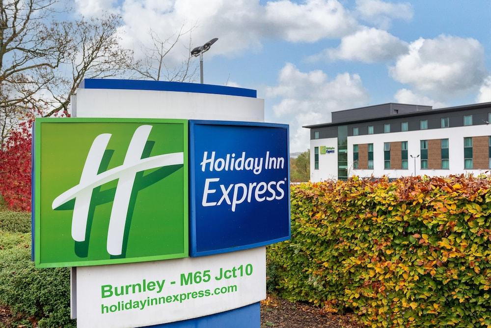 Holiday Inn Express Burnley — 7