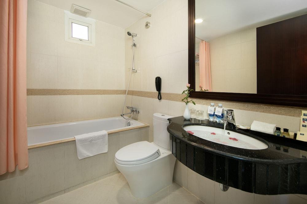 Zephyr Suites Boutique Hotel — 6