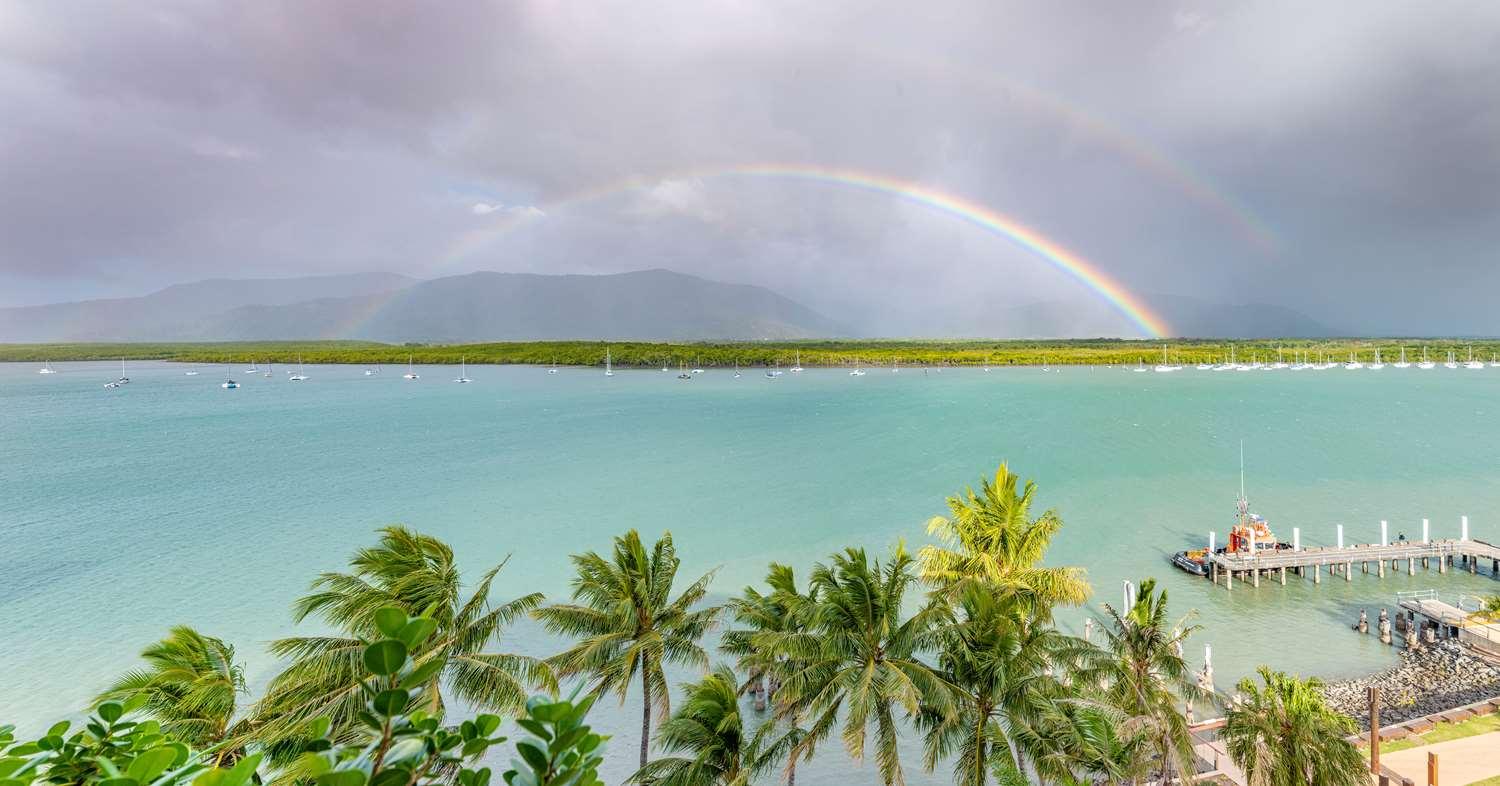 HILTON CAIRNS HOTEL — 6
