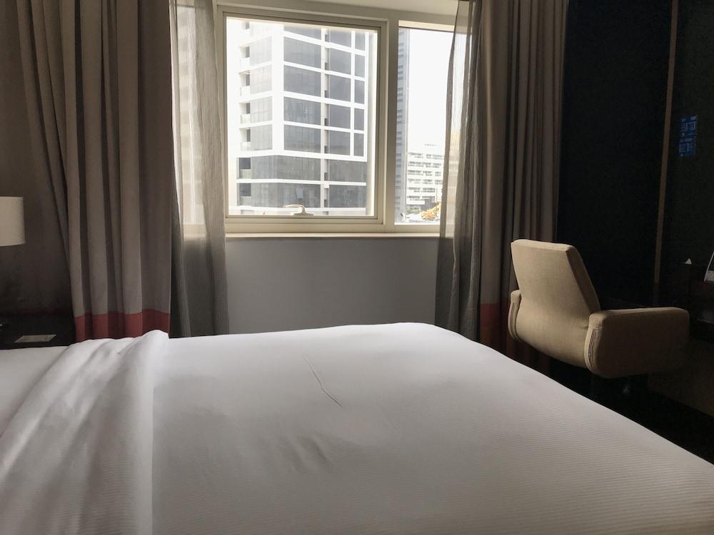 DoubleTree by Hilton Hotel & Residences Dubai Al Barsha — 6