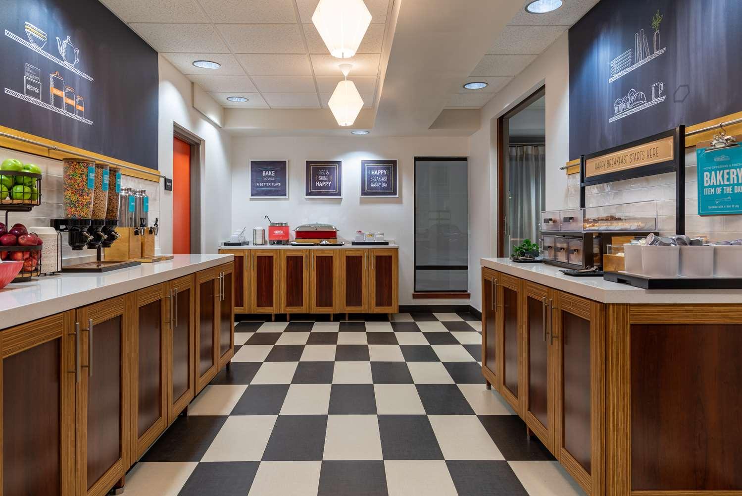Hampton Inn Kansas City Lees Summit — 7