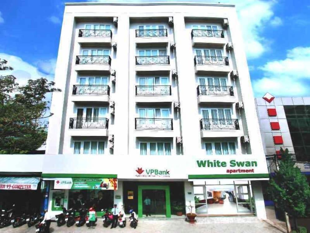 White Swan Apartment