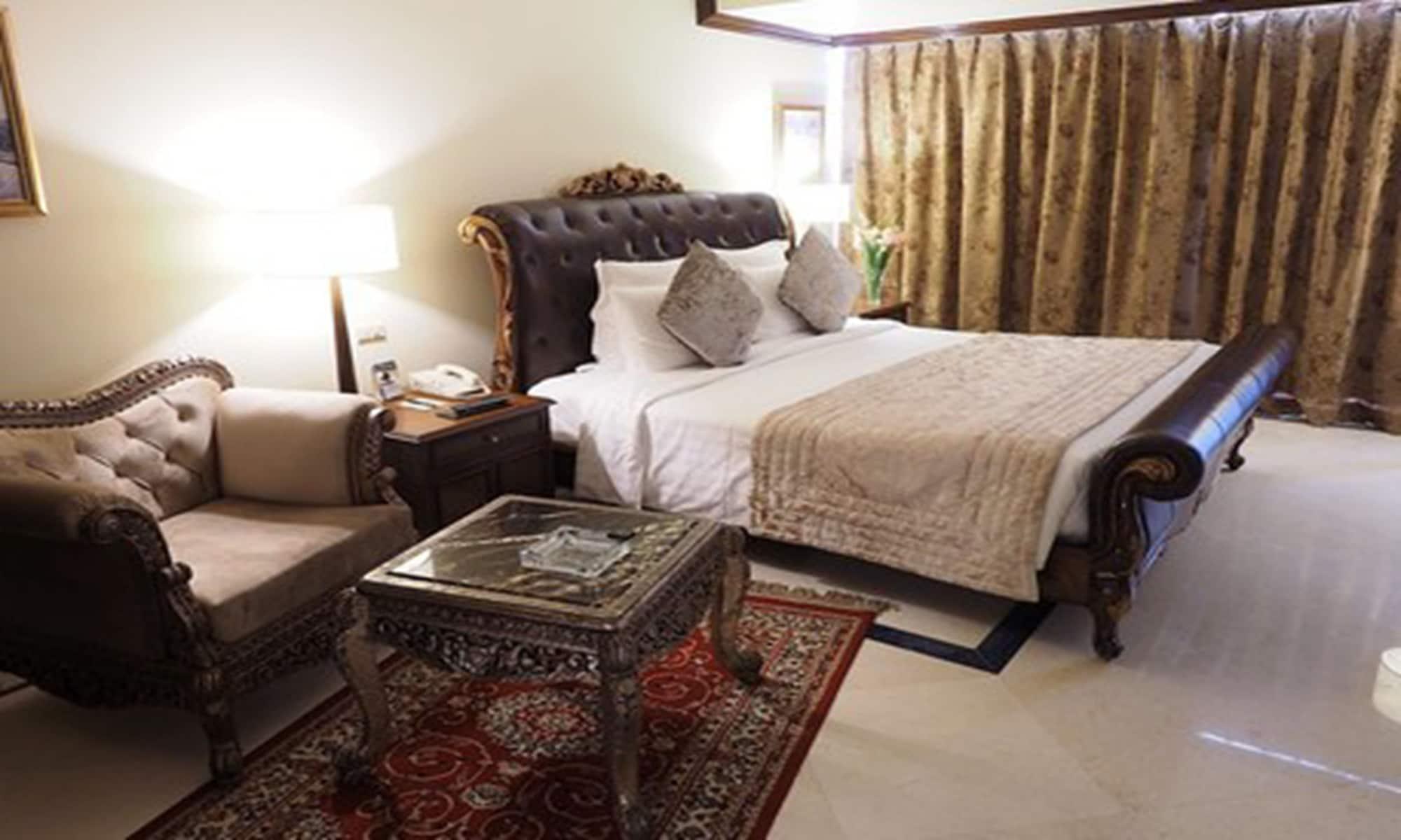 PEARL CONTINENTAL — 4