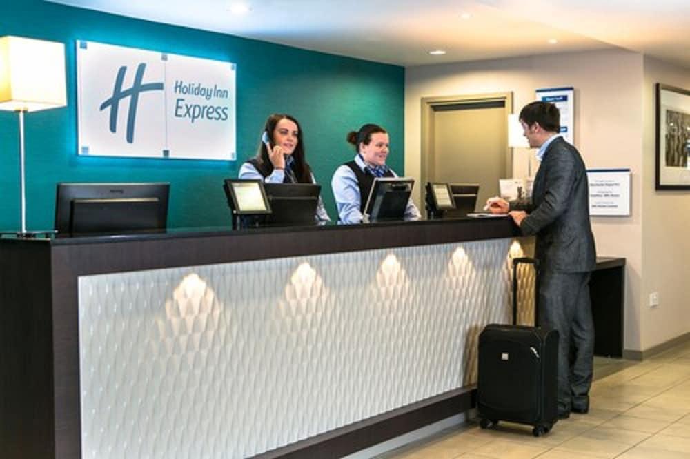 Holiday Inn Express Manchester Airport — 5