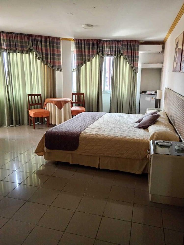 HOTEL LAS AMERICAS 1020978 — 9